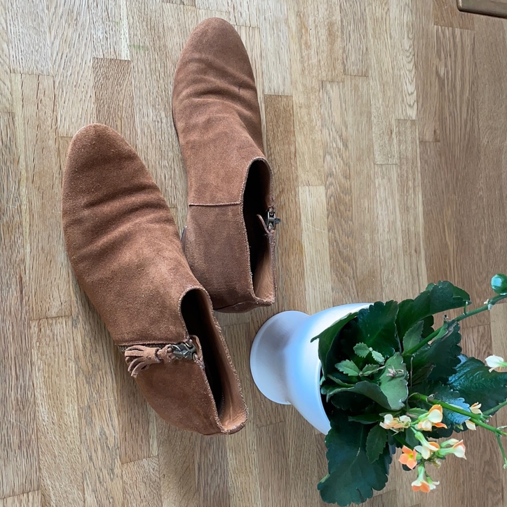 MASSIMO DUTTI Brown Suede Booties (Size 40)